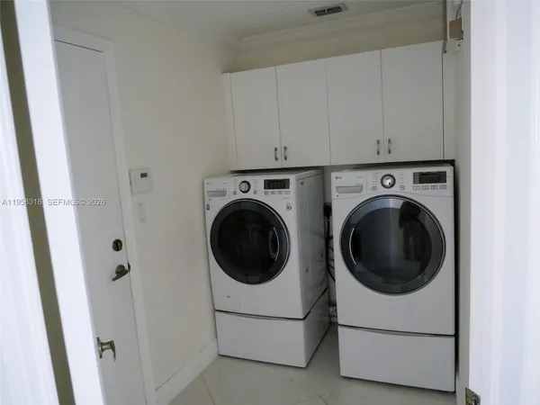 $4,000 | 15251 12th Boulevard, Unit 15251, Pembroke Pines, FL 33027