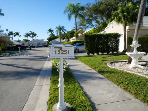 $4,000 | 15251 12th Boulevard, Unit 15251, Pembroke Pines, FL 33027