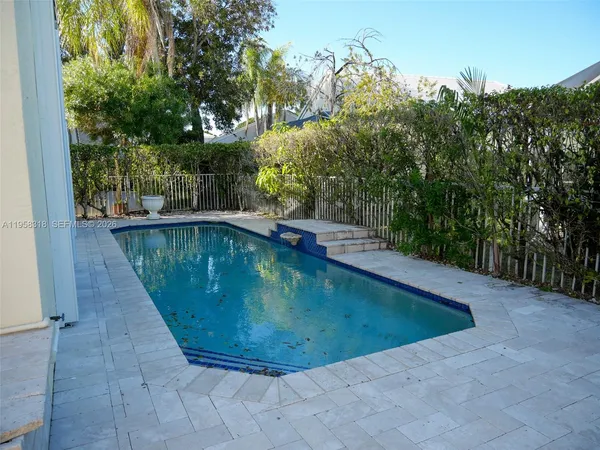 $4,000 | 15251 12th Boulevard, Unit 15251, Pembroke Pines, FL 33027