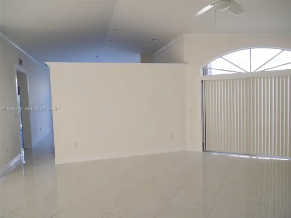 $4,000 | 15251 12th Boulevard, Unit 15251, Pembroke Pines, FL 33027