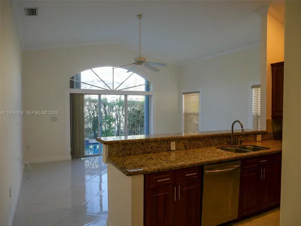 $4,000 | 15251 12th Boulevard, Unit 15251, Pembroke Pines, FL 33027