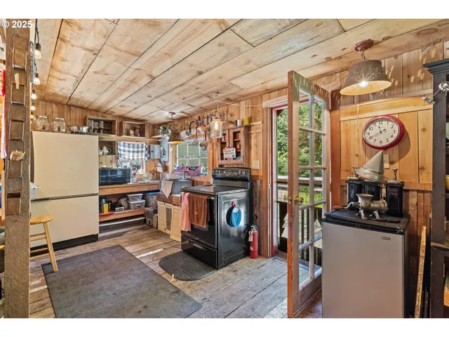 a view of a storage & utility room