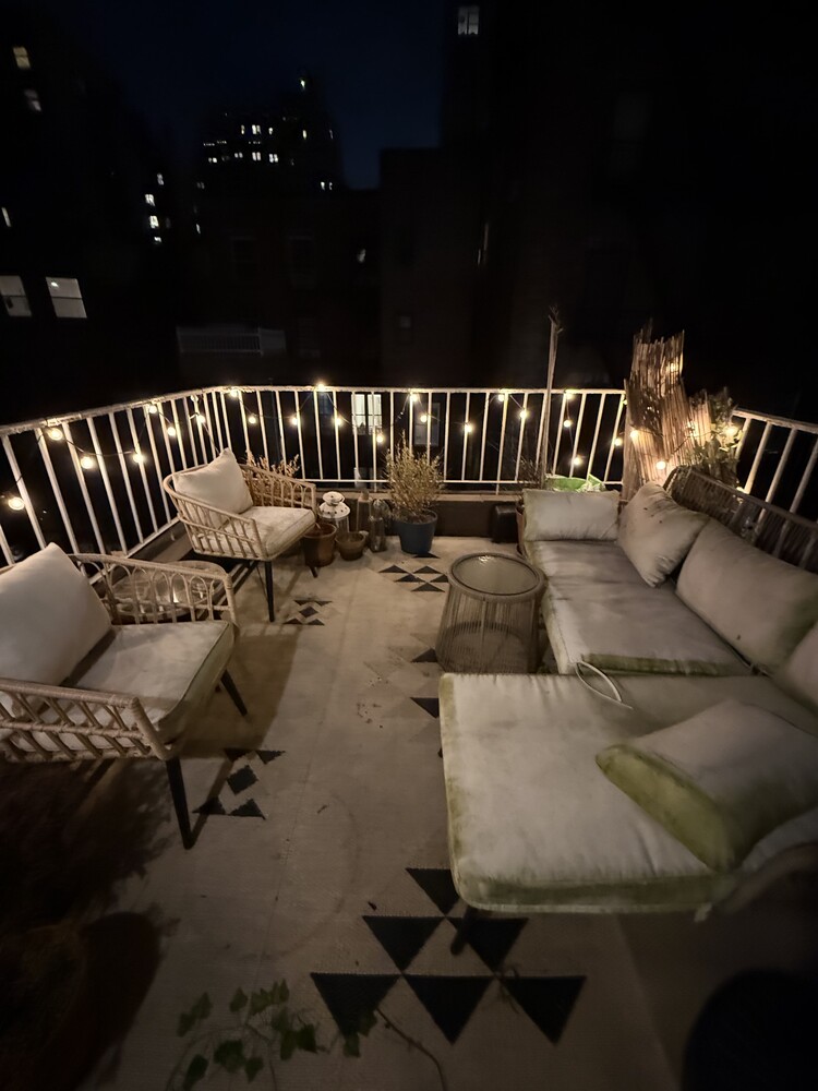259 West 90th Street, Unit 4 Manhattan, NY 10024 - Photo 12 of 14 a view of a chairs and tables in patio