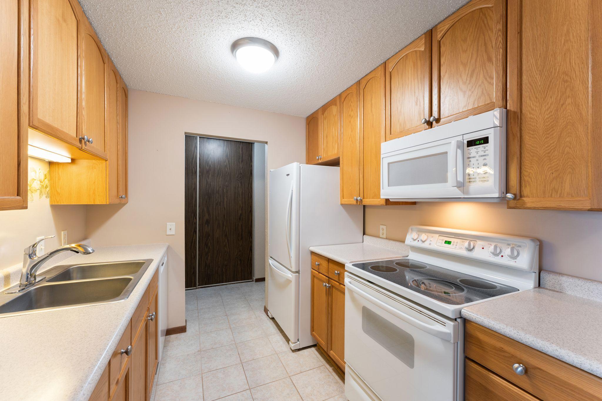 14630 Garrett Avenue, Unit 506 Apple Valley, MN 55124 - Photo 8 of 31