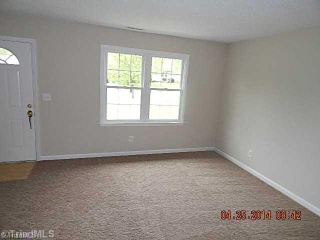1415 Pebblebrook Road Winston-Salem, NC 27105 - Photo 3 of 4 Living Room.