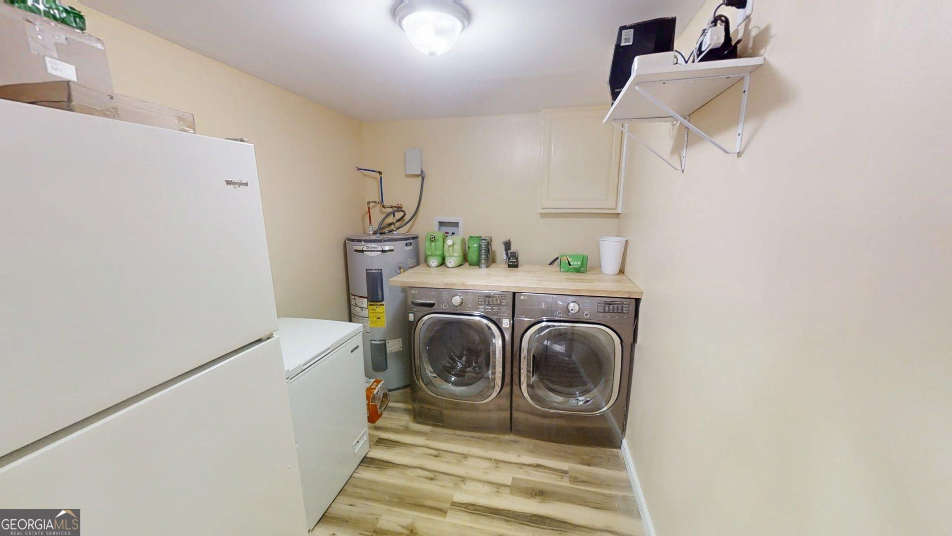 906 Diamond Circle LaFayette, GA 30728 - Photo 14 of 26 a utility room with dryer and washer