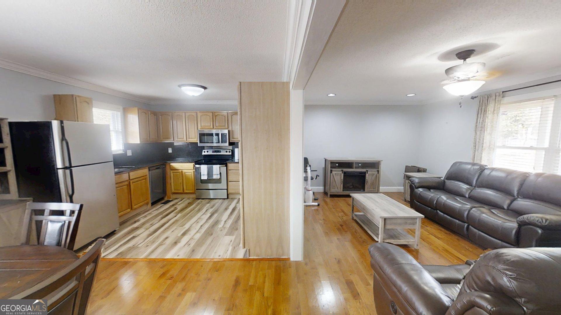 906 Diamond Circle LaFayette, GA 30728 - Photo 6 of 26 a living room with furniture wooden floor and a flat screen tv