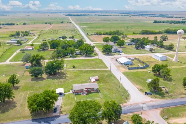 $150,000 | 805 1st Street, Geuda Springs, KS 67051