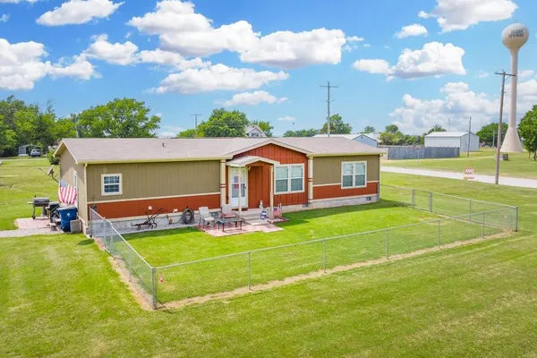 $150,000 | 805 1st Street, Geuda Springs, KS 67051