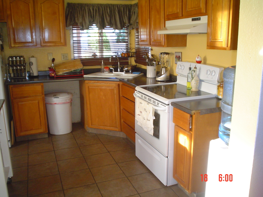 4539 East Wayland Road Phoenix, AZ 85040 - Photo 4 of 16 OPEN KITCHEN