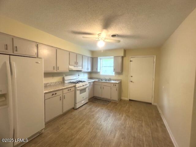 1006 Duke Street Beaufort, SC 29902 - Photo 4 of 13 Kitchen1