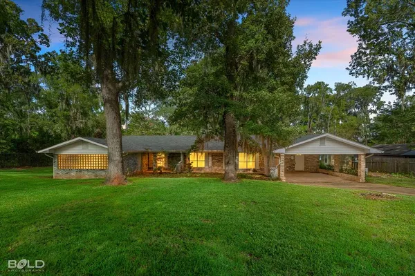 $279,900 | 321 Evangeline Drive, Elm Grove, LA 71051