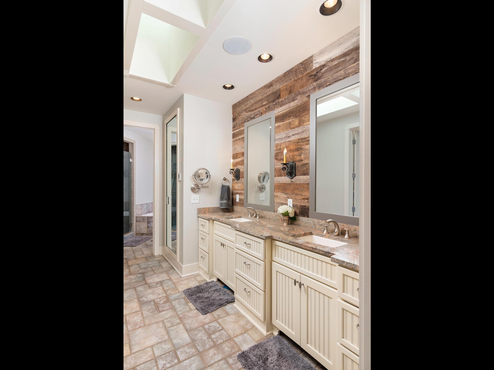 1539 Old Hillsboro Road Franklin, TN 37069 - Photo 19 of 38 a bathroom with a sink a toilet and a mirror