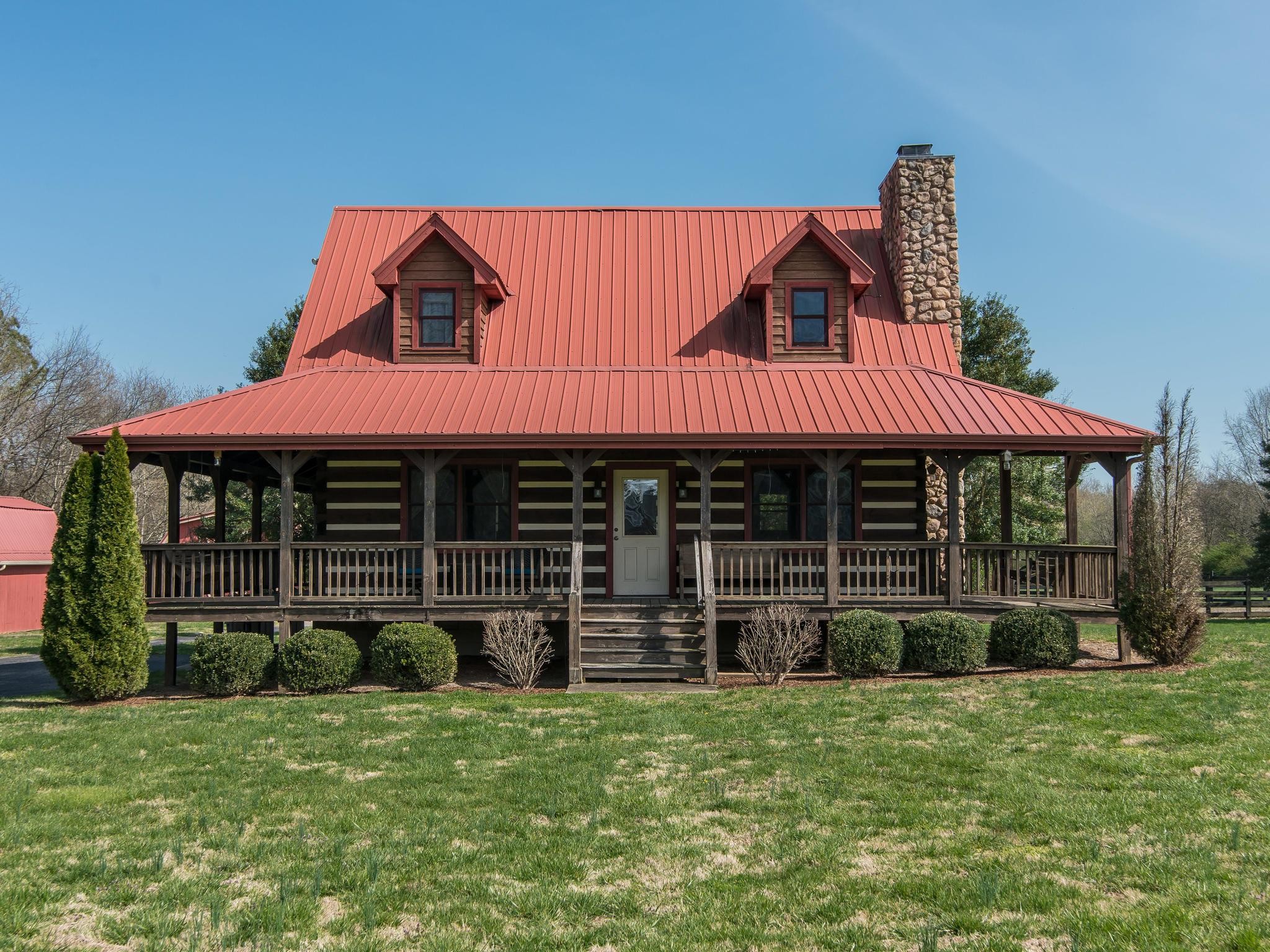1539 Old Hillsboro Road Franklin, TN 37069 - Photo 32 of 38 a front view of a house with a garden