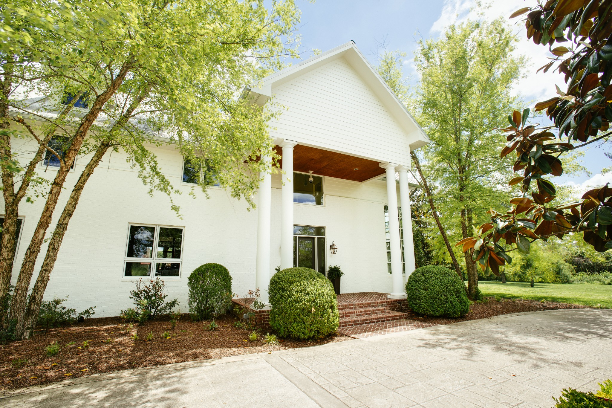 1539 Old Hillsboro Road Franklin, TN 37069 - Photo 4 of 38 a view of a back yard of the house