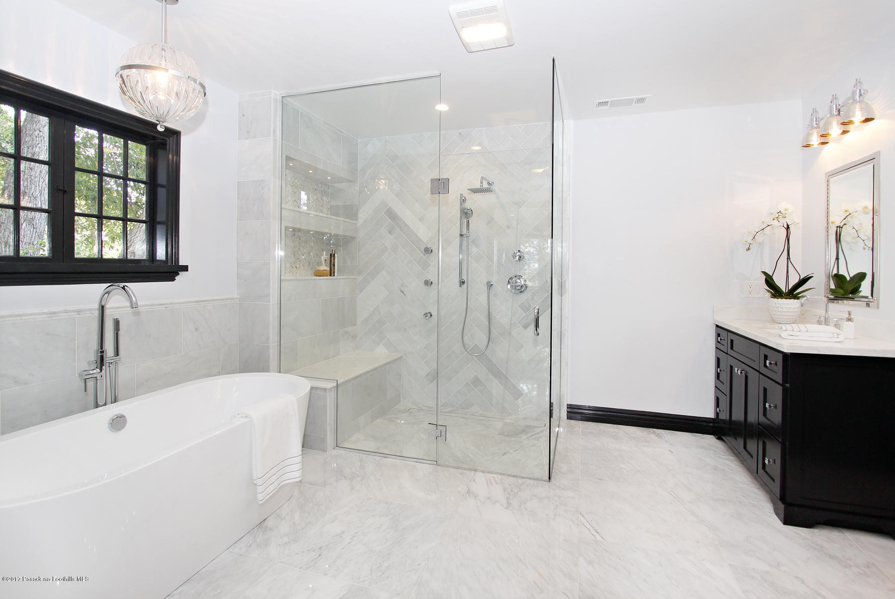 1415 Parkview Avenue Pasadena, CA 91103 - Photo 21 of 35 a bathroom with a tub sink shower and mirror