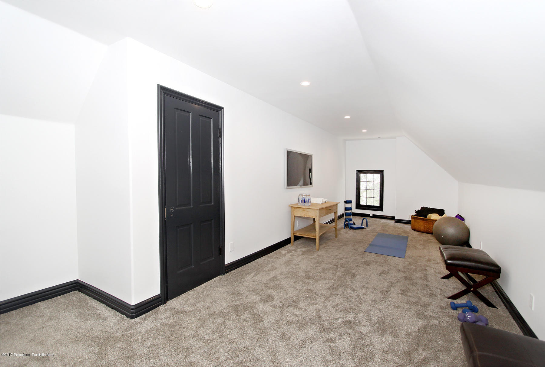 1415 Parkview Avenue Pasadena, CA 91103 - Photo 28 of 35 a room with furniture and a window