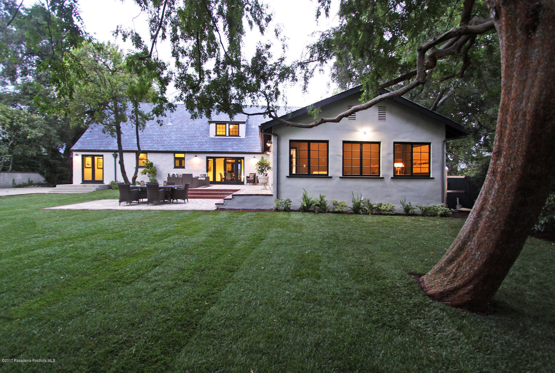 1415 Parkview Avenue Pasadena, CA 91103 - Photo 31 of 35 a front view of house with yard and green space
