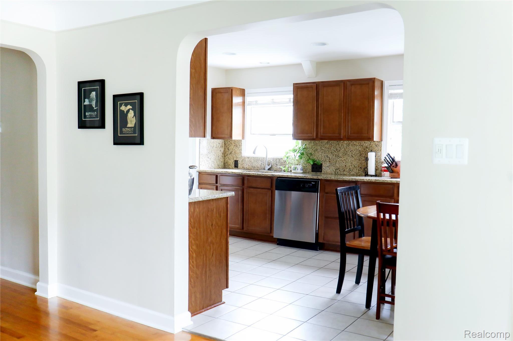 1118 Cambridge Road Berkley, MI 48072 - Photo 4 of 20 0Q4A6456.jpg