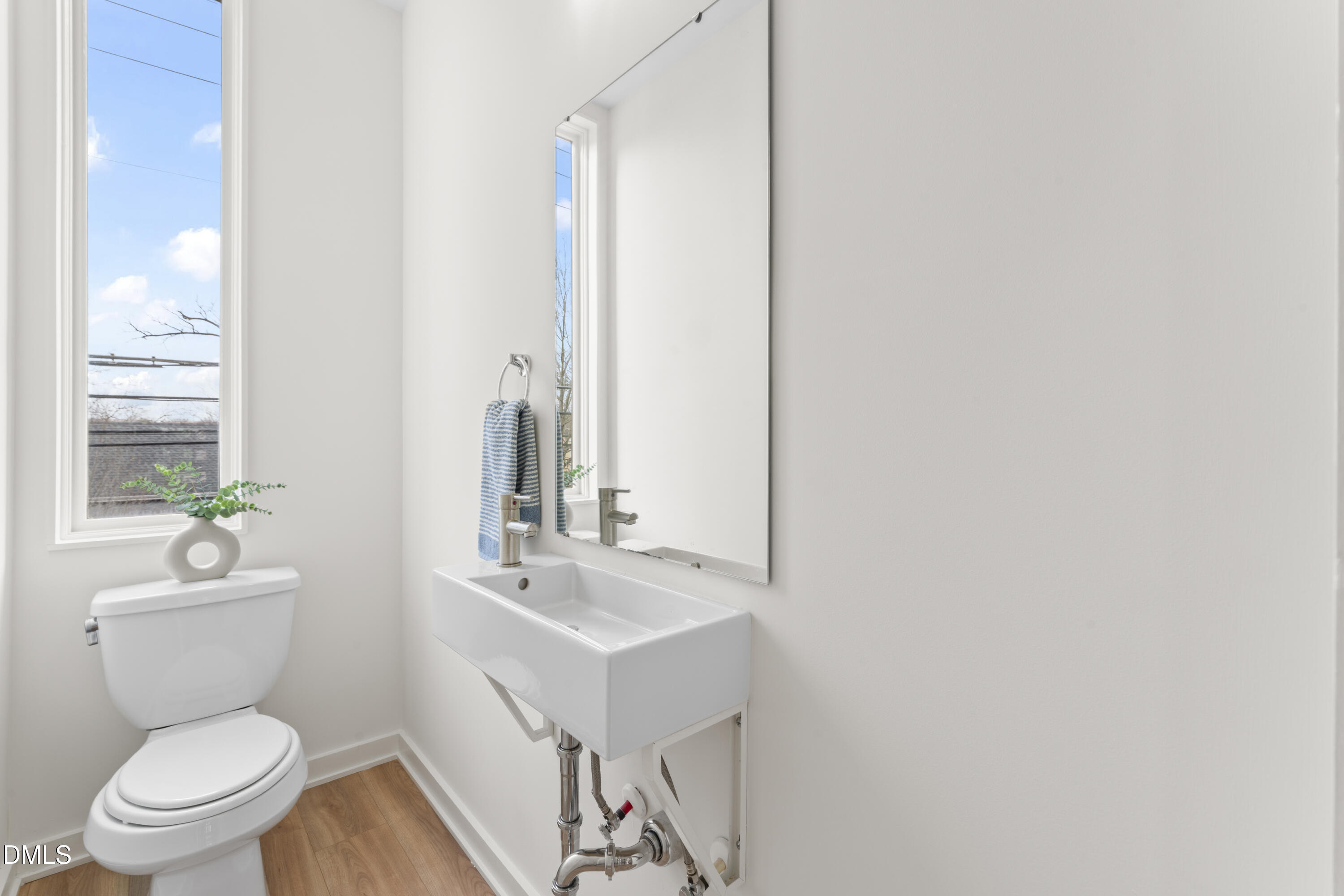 536 South Person Street Raleigh, NC 27601 - Photo 25 of 38 a bathroom with a toilet a sink and a mirror