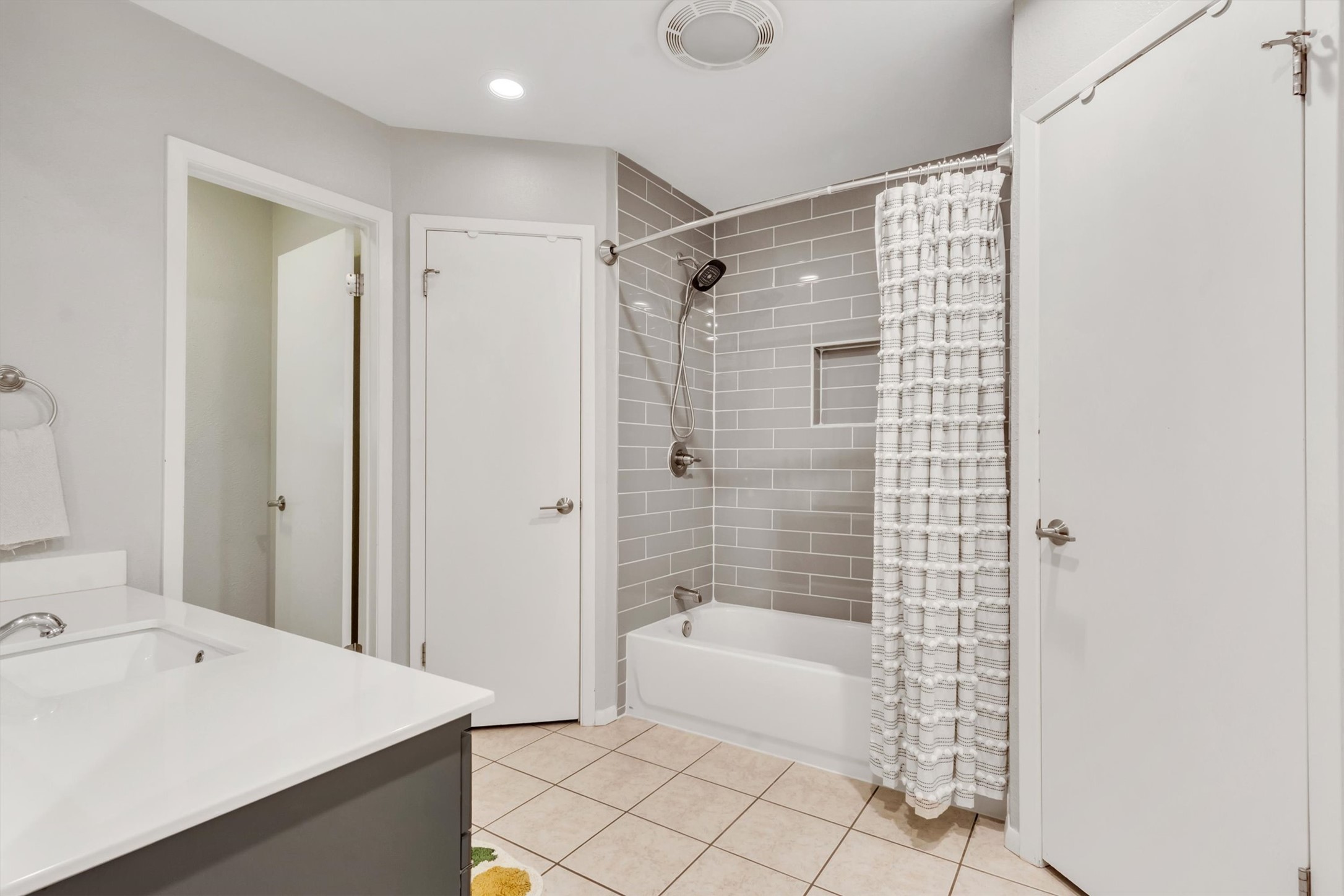 10809 Parkfield Drive Austin, TX 78758 - Photo 13 of 24 Floor-to-ceiling tile — this bath was done with care