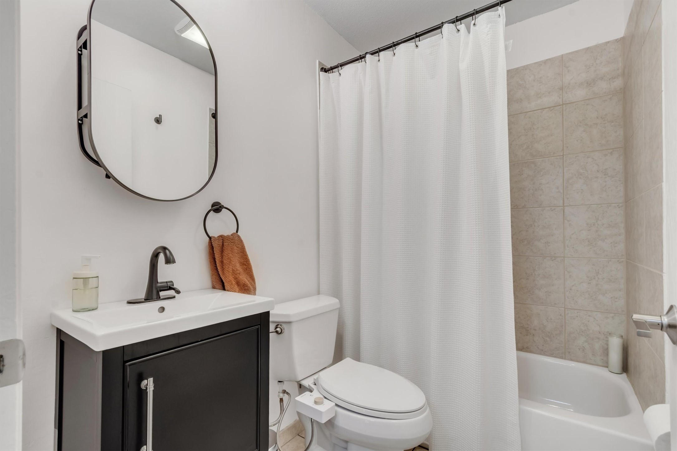 10809 Parkfield Drive Austin, TX 78758 - Photo 18 of 24 Fully updated guest bath — move-in ready