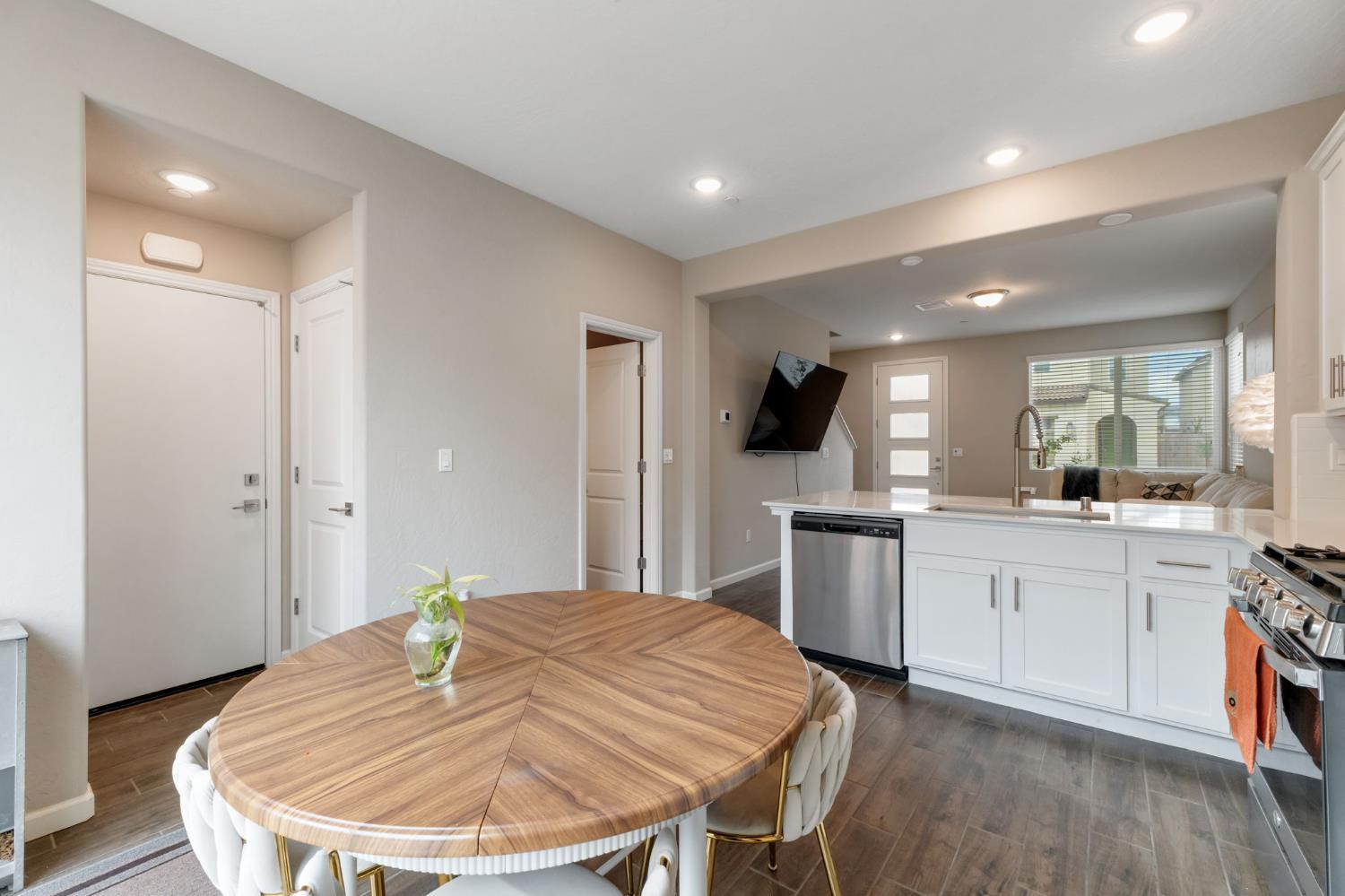 1106 Significant Way West Madera, CA 93636 - Photo 15 of 41 a kitchen with a table and chairs in it