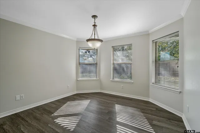 $345,000 | 504 Susie Street, Chandler, TX 75758