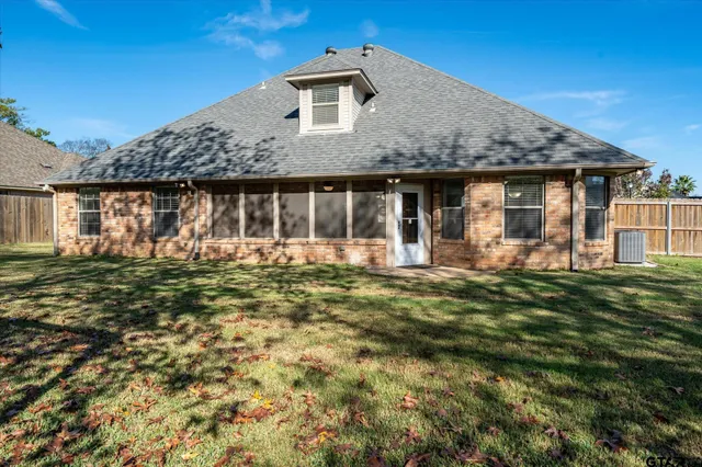 $345,000 | 504 Susie Street, Chandler, TX 75758