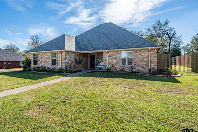 a view of a house with a backyard