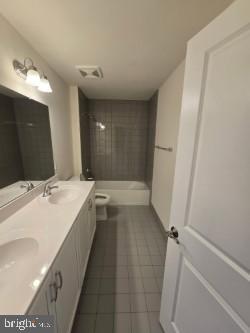 9 Spring Drive Ivyland, PA 18974 - Photo 11 of 16 Hall bathroom with dual sinks, shower/tub combo