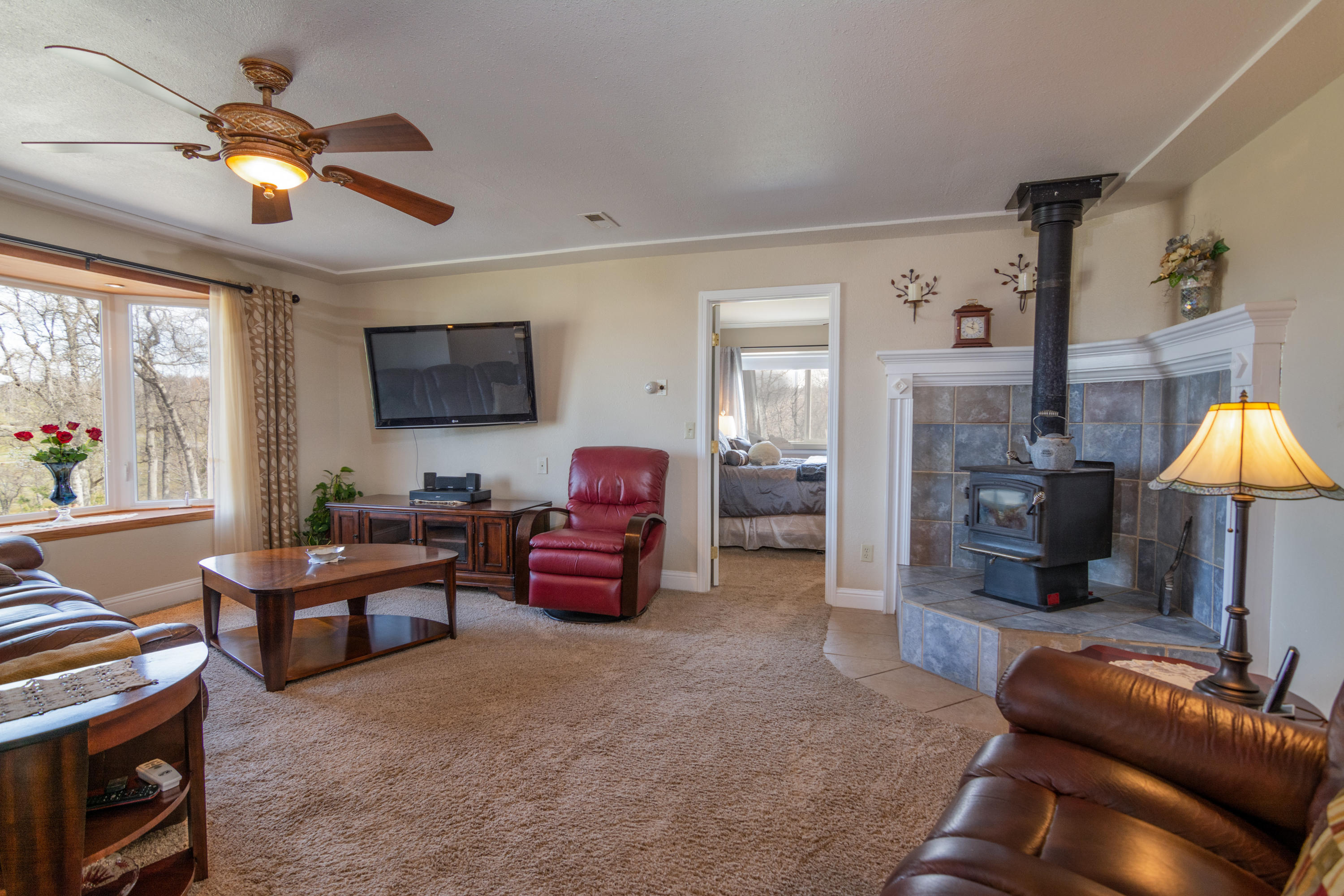 24499 Bascom Road Millville, CA 96062 - Photo 6 of 28 Living Room ,
