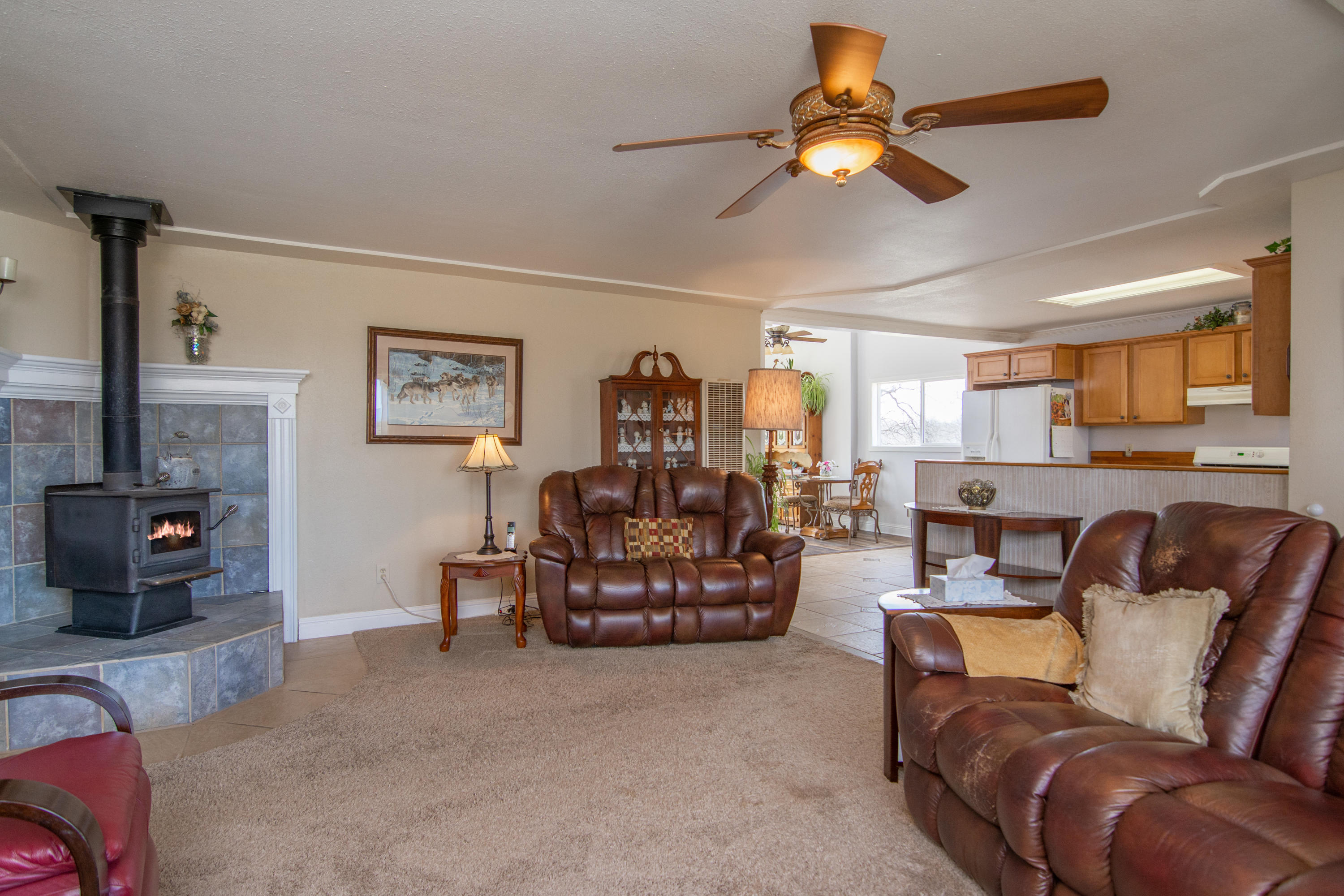 24499 Bascom Road Millville, CA 96062 - Photo 7 of 28 Family Room