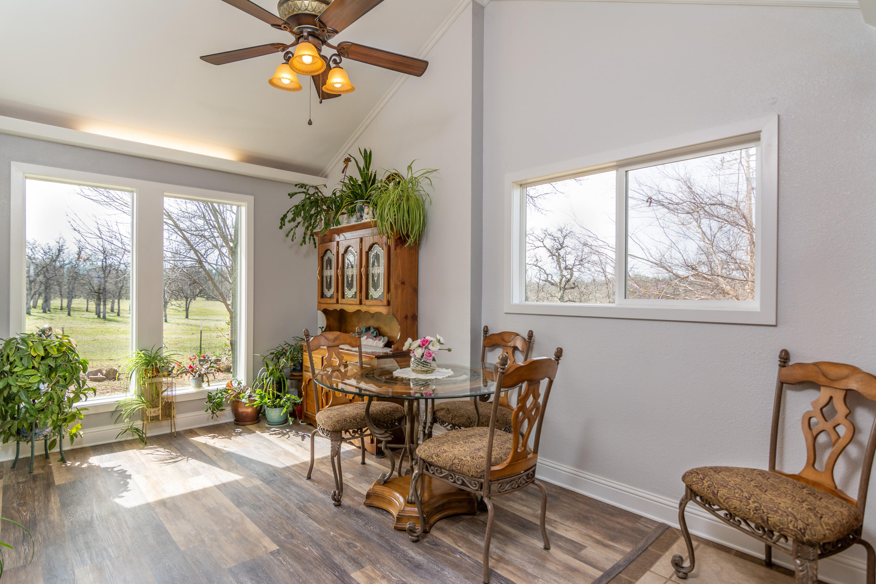 24499 Bascom Road Millville, CA 96062 - Photo 8 of 28 Breakfast Room