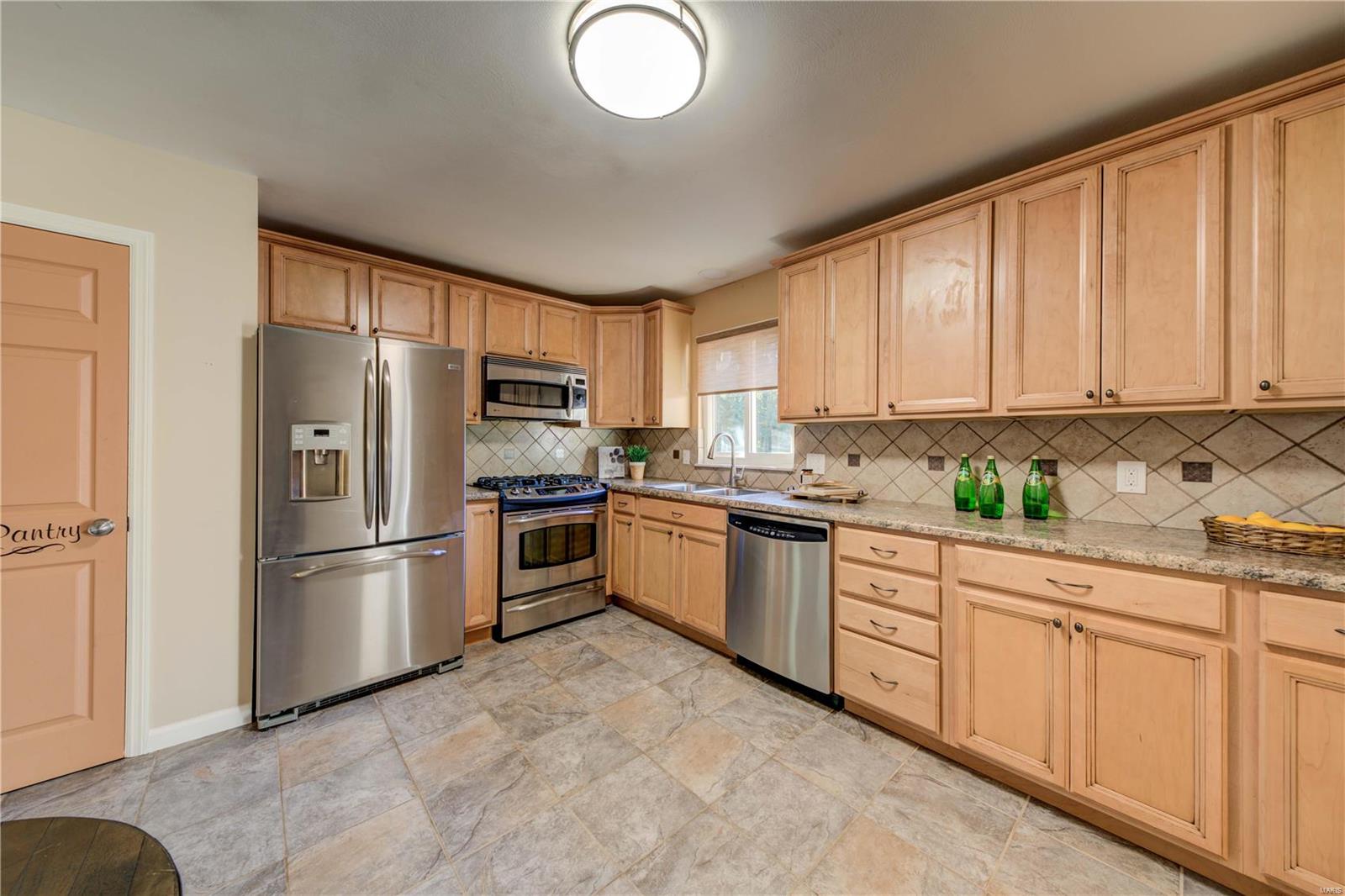 922 Queensbridge Road Manchester, MO 63021 - Photo 4 of 21