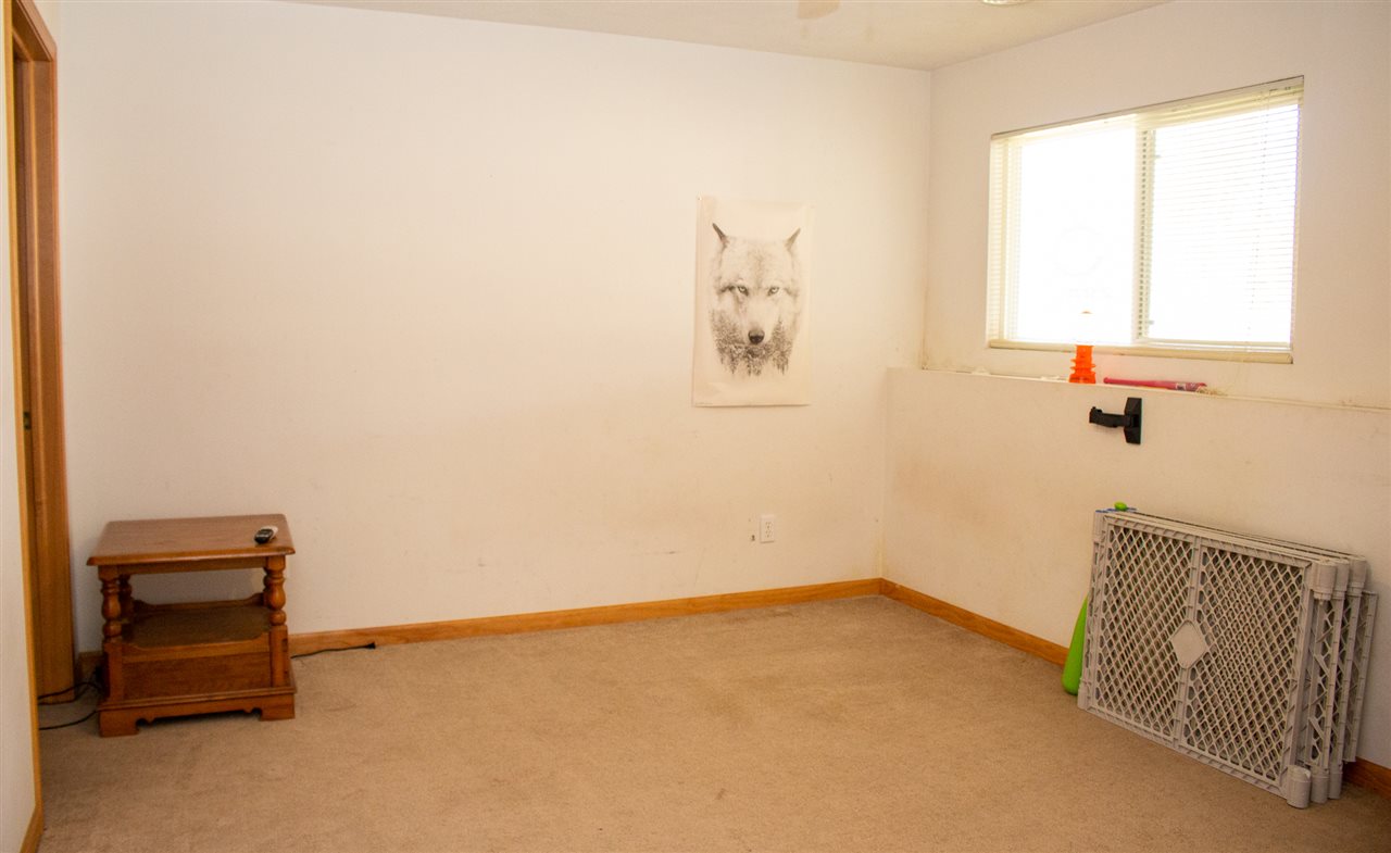 426 Lockwood Road Davis, IL 61019 - Photo 21 of 25 an empty room with a window