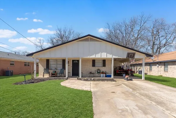 $245,000 | 605 North Florence Street, Grand Saline, TX 75140