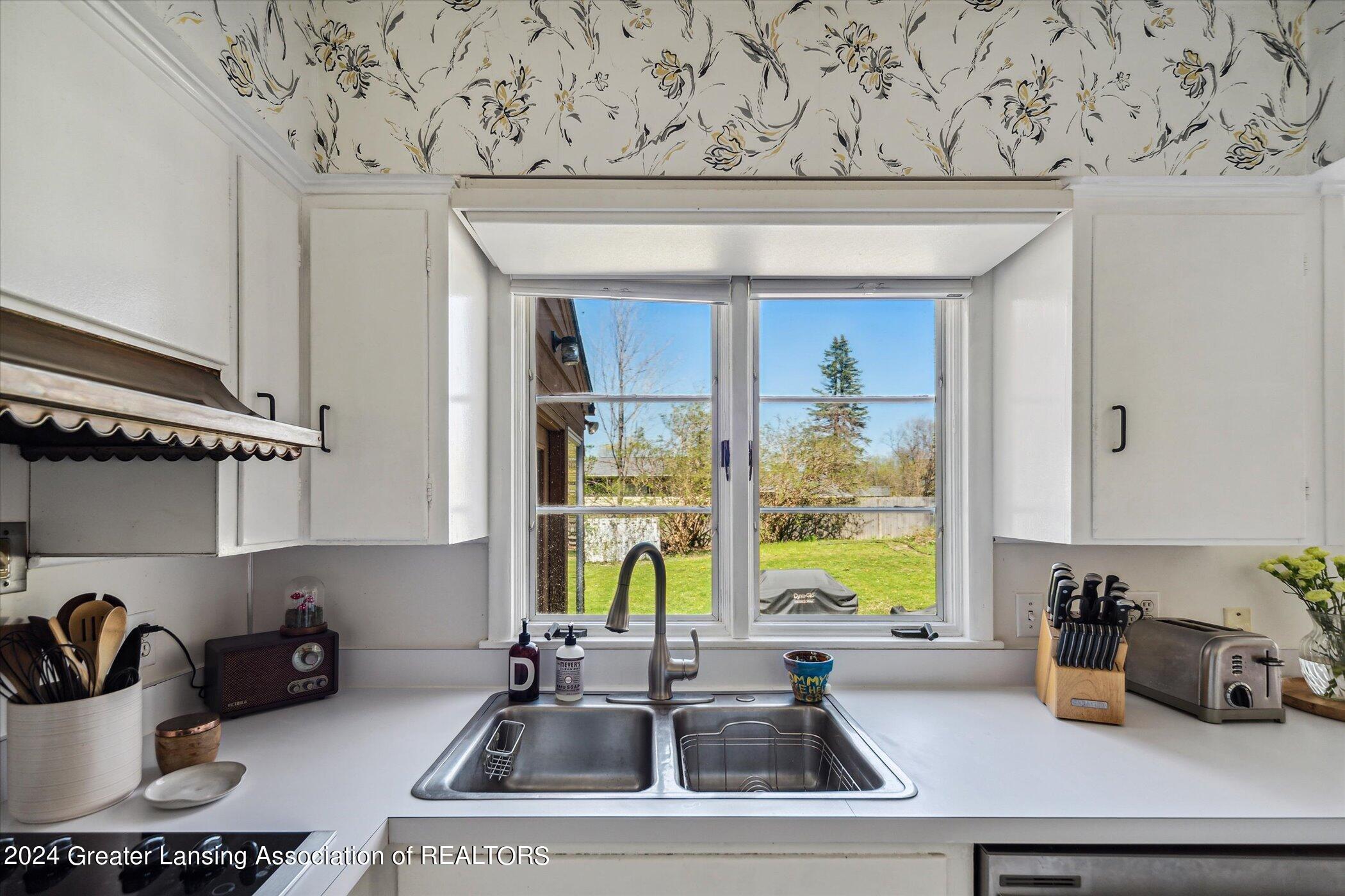 3808 West Holmes Road Lansing, MI 48911 - Photo 18 of 67 18-3808-W-Holmes-Rd-Lansing-MI-48911-Win