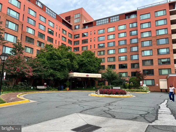 $1,950 | 1021 Arlington Boulevard, Unit 824, Arlington, VA 22209