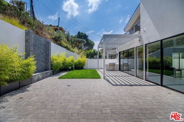 a view of a house with porch and garden