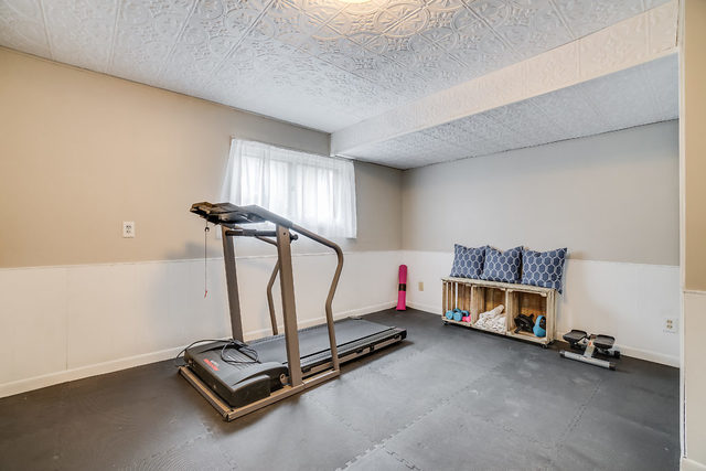 59 Neil Road Sugar Grove, IL 60554 - Photo 18 of 22 a room with gym equipment