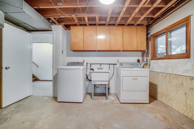 59 Neil Road Sugar Grove, IL 60554 - Photo 19 of 22 a utility room with dryer and washer