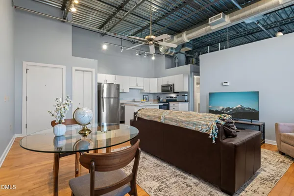 $285,000 | 700 Market Street, Unit 215, Chapel Hill, NC 27516