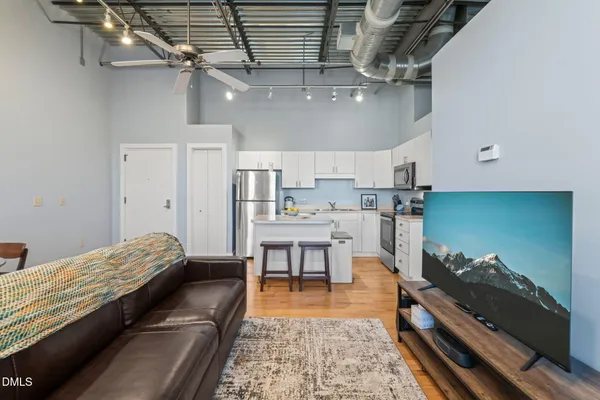 $285,000 | 700 Market Street, Unit 215, Chapel Hill, NC 27516