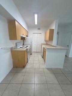 10318 Fox Trail Road South, Unit 411 Royal Palm Beach, FL 33411 - Photo 12 of 18