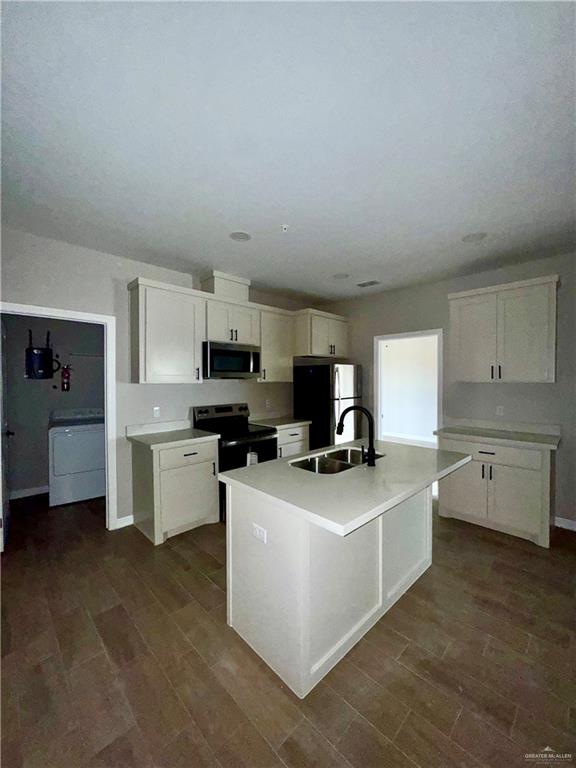 716 Ragland Road, Unit 8 Mission, TX 78572 - Photo 7 of 19 a kitchen that has a lot of cabinets a sink and a stove in it