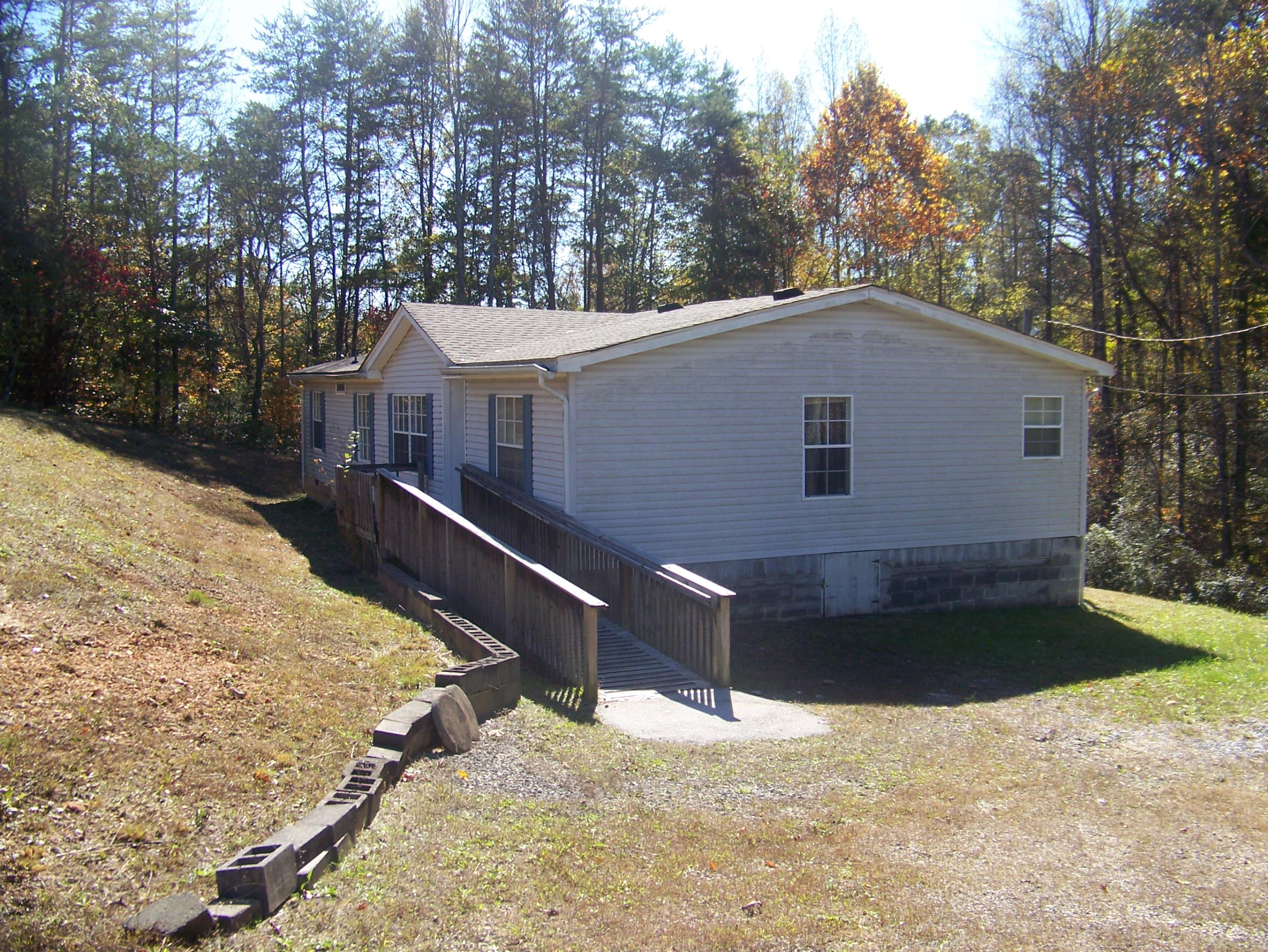 527 Thompson Bridge Road Maryville, TN 37801 - Photo 1 of 7 527 Thompson Bridge Rd 001
