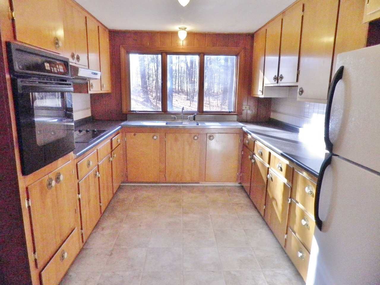 14 Massasoit Road Nashua, NH 03063 - Photo 5 of 12