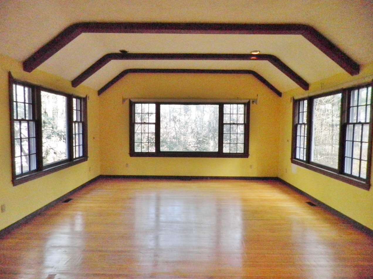 14 Massasoit Road Nashua, NH 03063 - Photo 8 of 12