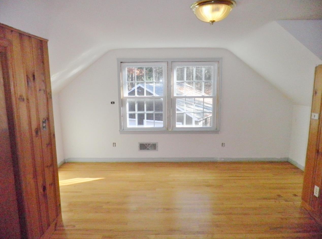 14 Massasoit Road Nashua, NH 03063 - Photo 10 of 12